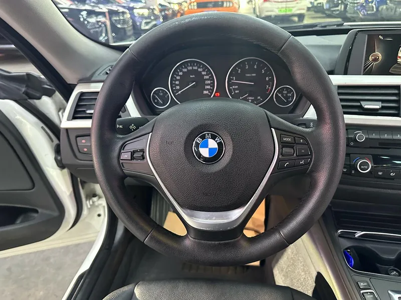 BMW 3 Series GT 2014 320i Líder interior foto 13