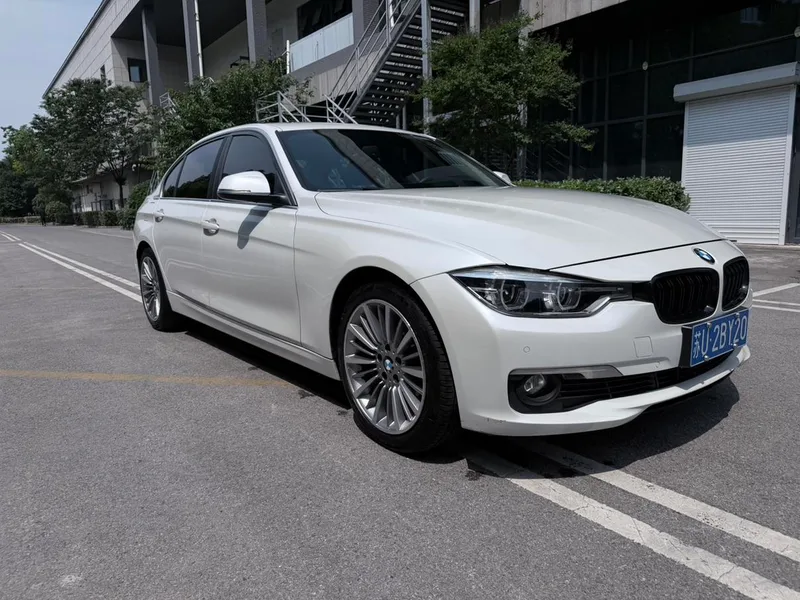 BMW 3 Series 2019 320Li Estilo de moda exterior foto 3