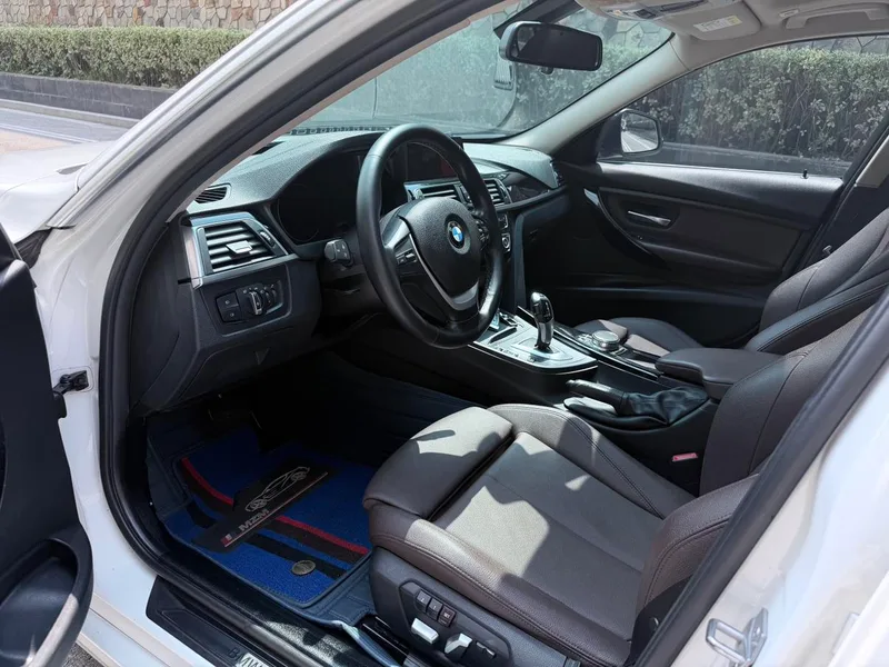 BMW 3 Series 2019 320Li Estilo de moda interior foto 9