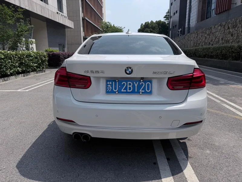 BMW 3 Series 2019 320Li Estilo de moda interior foto 12