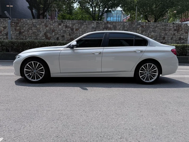 BMW 3 Series 2019 320Li Estilo de moda interior foto 14