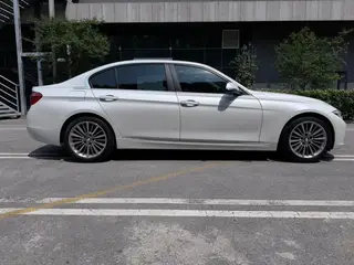 BMW 3 Series 2019 320Li Estilo de moda interior foto 16