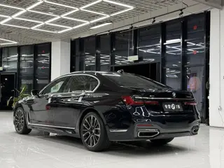 BMW 7 Series 2019 Mise à jour 740Li xDrive Type administratif Ensemble de luxe extérieur photo 6