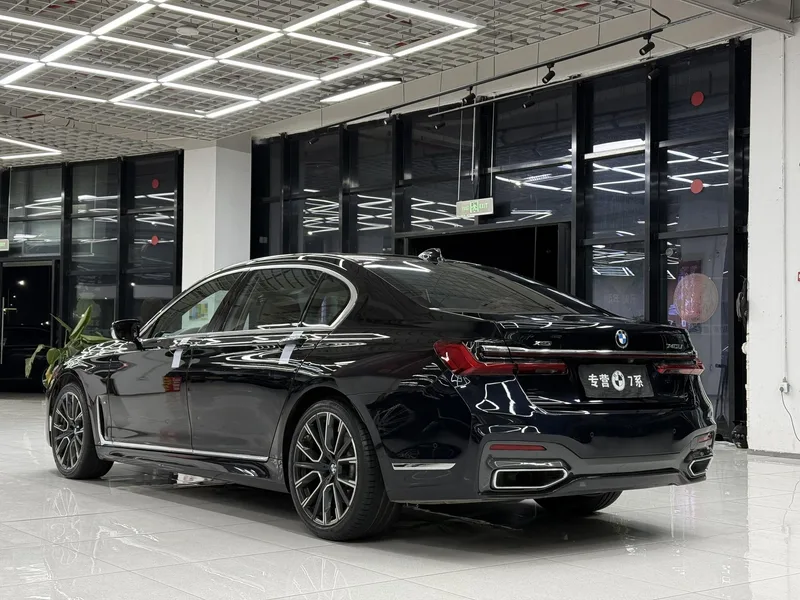 BMW 7 Series 2019 Mise à jour 740Li xDrive Type administratif Ensemble de luxe extérieur photo 6