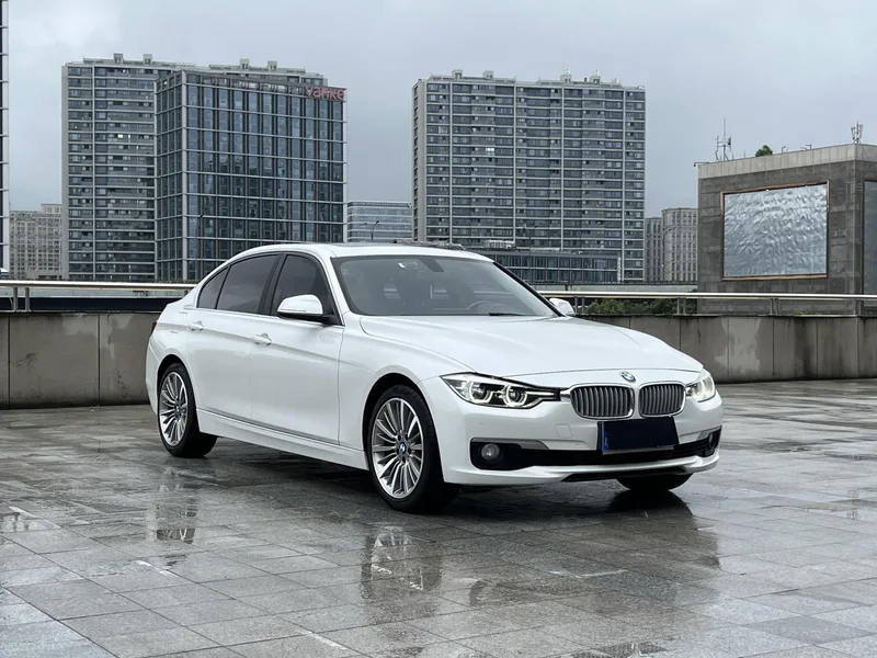 BMW 3 Series 2019 320Li Fashionable exterior photo 3