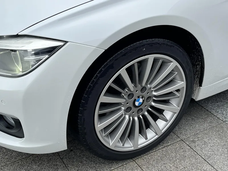 BMW 3 Series 2019 320Li Fashionable exterior photo 8