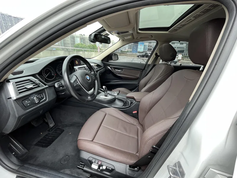 BMW 3 Series 2019 320Li Fashionable interior photo 10