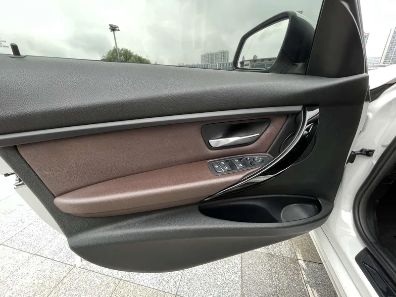 BMW 3 Series 2019 320Li Fashionable interior photo 14