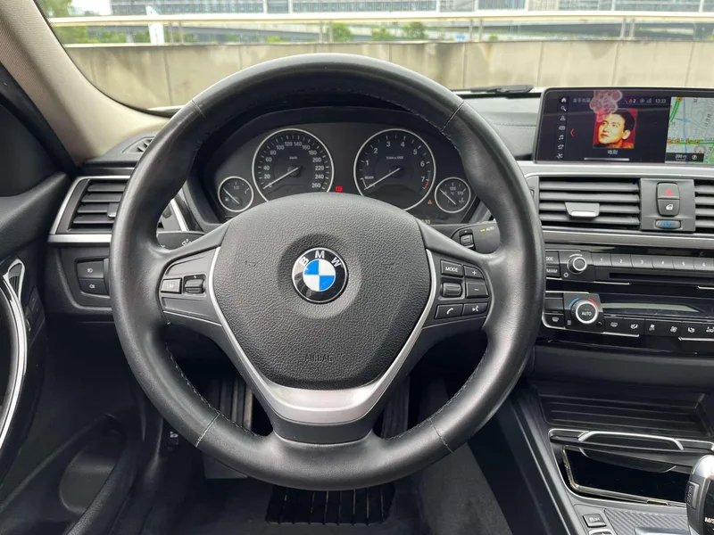 BMW 3 Series 2019 320Li Fashionable interior photo 15