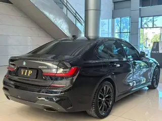 BMW 3 Series 2022 325i M Спортивный ночной костюм интерьер фото 6
