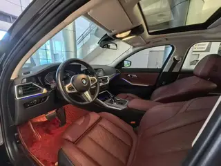 BMW 3 Series 2022 325i M Спортивный ночной костюм интерьер фото 8