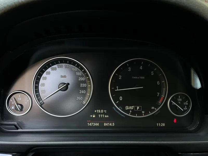 BMW 5 Series 2015 520i Elegant style exterior photo 7