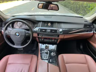 BMW 5 Series 2015 520i Elegant style interior photo 10
