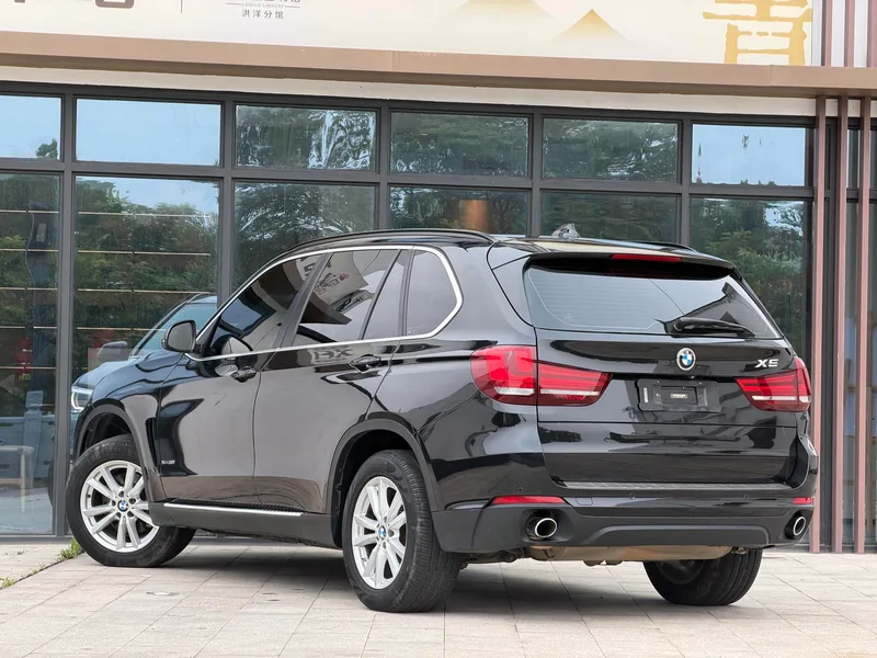 BMW X5 2015 xDrive28i interior photo 9