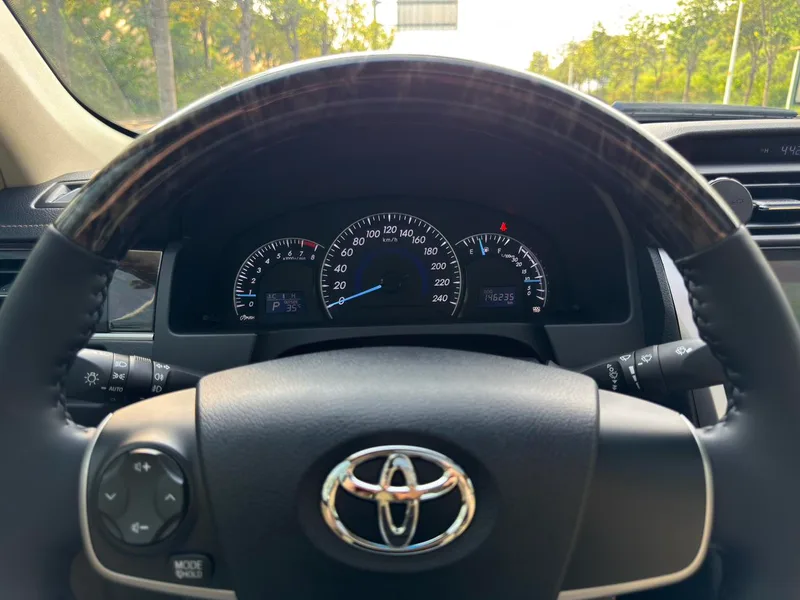 Toyota Camry 2016 2.0E 10th Anniversary Elite Edition exterior photo 4