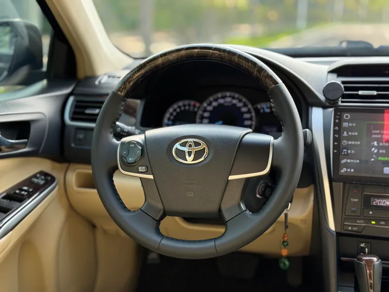 Toyota Camry 2016 2.0E 10th Anniversary Elite Edition exterior photo 8