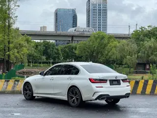 BMW 3 Series 2021 Reforma 325i M Conjunto deportivo exterior foto 4
