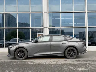 Changan UNI-V 2024 1.5T High-energy version exterior photo 3
