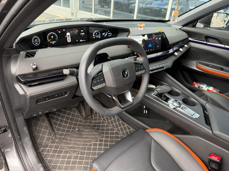Changan UNI-V 2024 1.5T High-energy version exterior photo 4