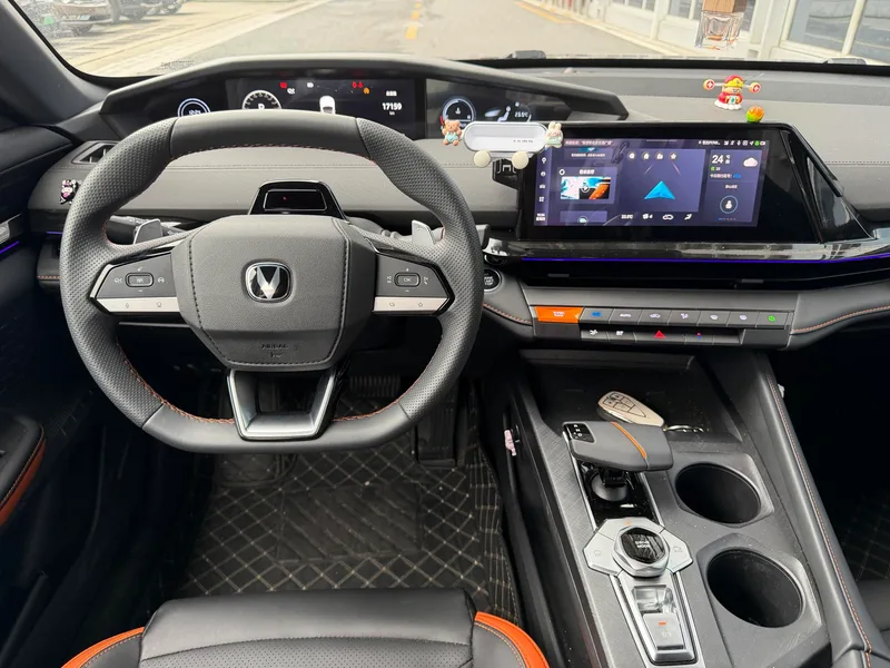 Changan UNI-V 2024 1.5T High-energy version interior photo 7