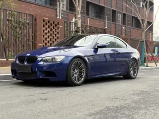 BMW M3 2011 M3 Versión superior de fibra de carbono de doble puerta