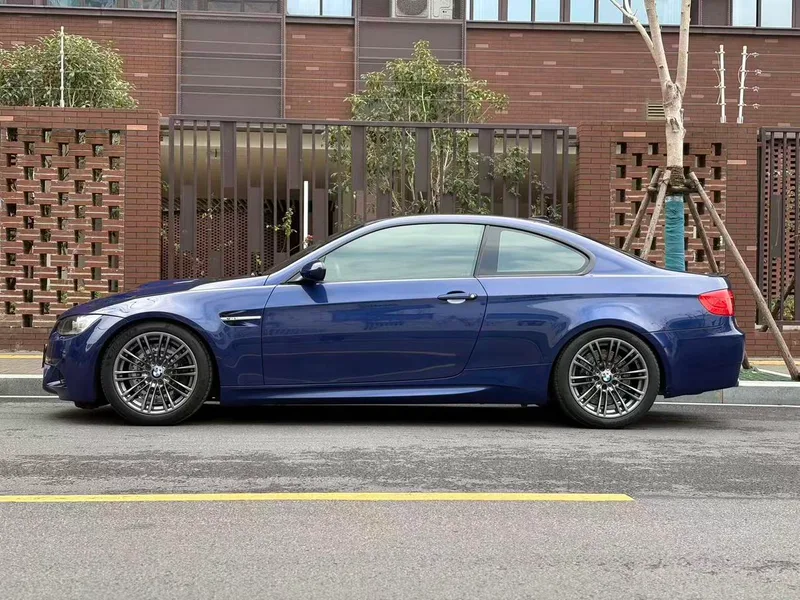 BMW M3 2011 M3 Double door carbon fiber top version exterior photo 2