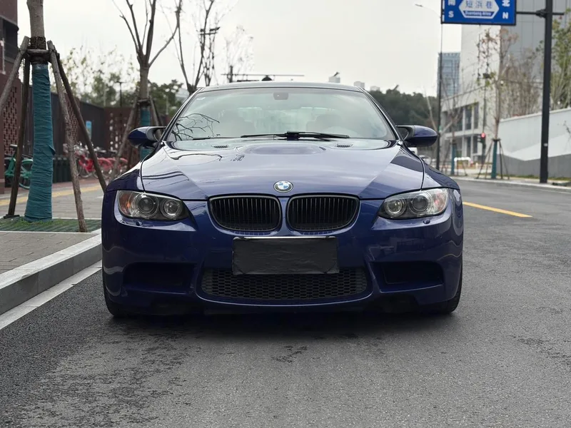 BMW M3 2011 M3 Double door carbon fiber top version exterior photo 4