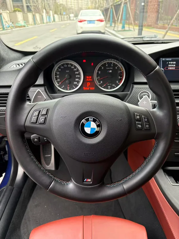 BMW M3 2011 M3 Double door carbon fiber top version interior photo 16