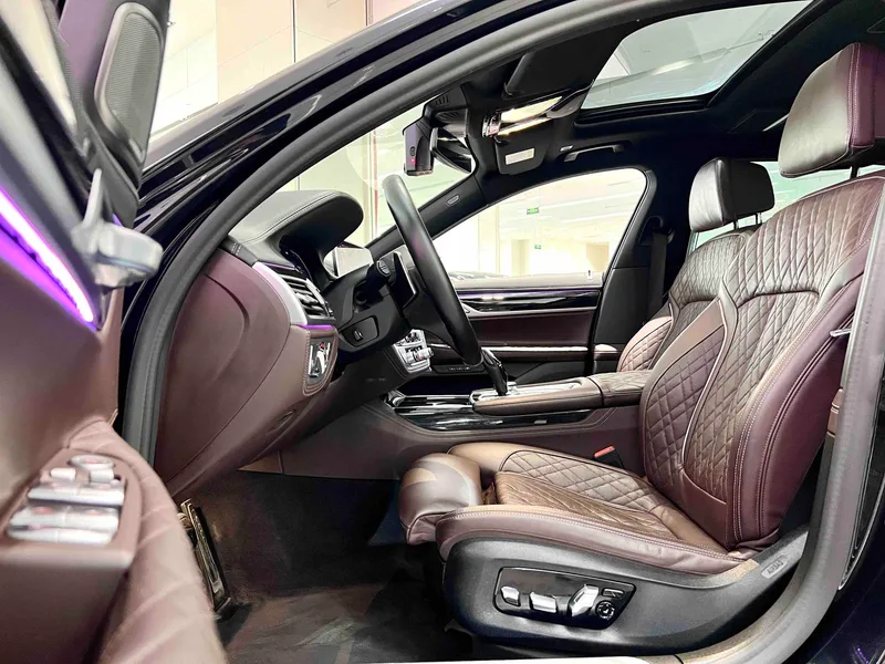 BMW 7 Series 2019 Restyling 740Li Leading Type M Sports suit interior photo 7