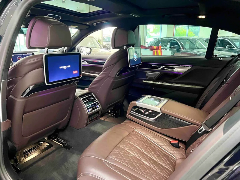BMW 7 Series 2019 Restyling 740Li Leading Type M Sports suit interior photo 8