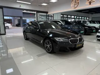 BMW 5 Series 2022 Second change 530Li Leading Type M Sports suit exterior photo 3
