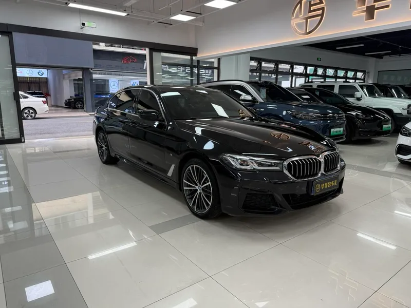 BMW 5 Series 2022 Second change 530Li Leading Type M Sports suit exterior photo 3