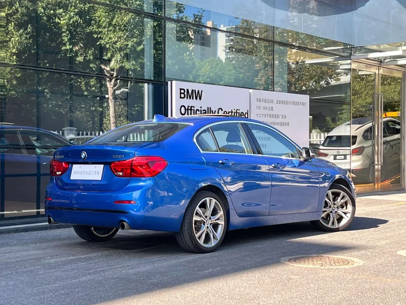 BMW 1 Series 2018 120i Design Suit Type exterior photo 2