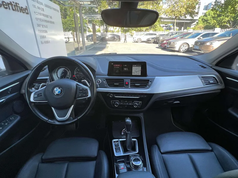BMW 1 Series 2018 120i Design Suit Type interior photo 9