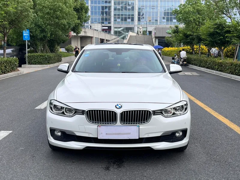 BMW 3 Series 2019 320Li Fashionable exterior photo 3