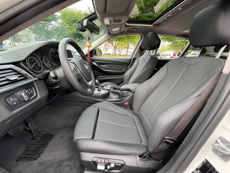 BMW 3 Series 2019 320Li Fashionable exterior photo 4