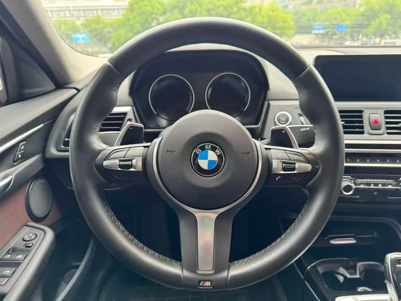 BMW 1 Series 2020 125i Leading Type M Sports suit interior photo 12