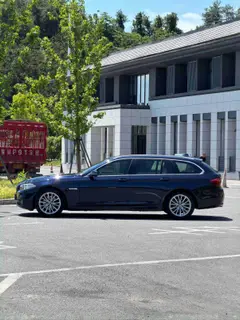 BMW 5 Series 2014 520i Travel version exterior photo 3