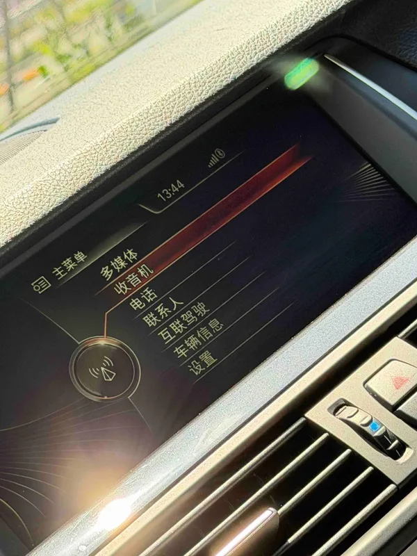 BMW 5 Series 2014 520i Travel version interior photo 15