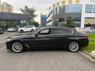 BMW 5 Series 2019 525Li Luxury Set exterior photo 3