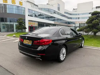 BMW 5 Series 2019 525Li Luxury Set interior photo 11