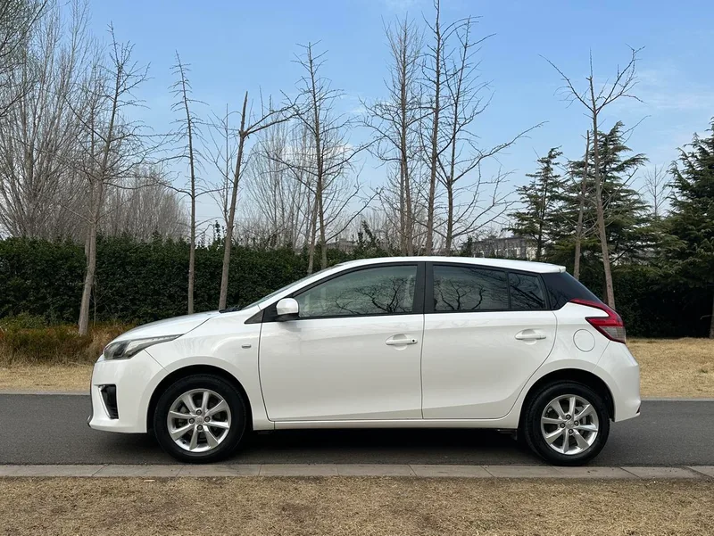 Toyota Yaris L 2015 1.5G Auto-dazzle Sunroof Special Edition exterior photo 5