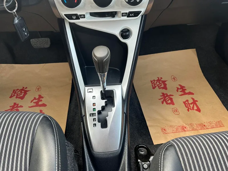 Toyota Yaris L 2015 1.5G Auto-dazzle Sunroof Special Edition interior photo 9
