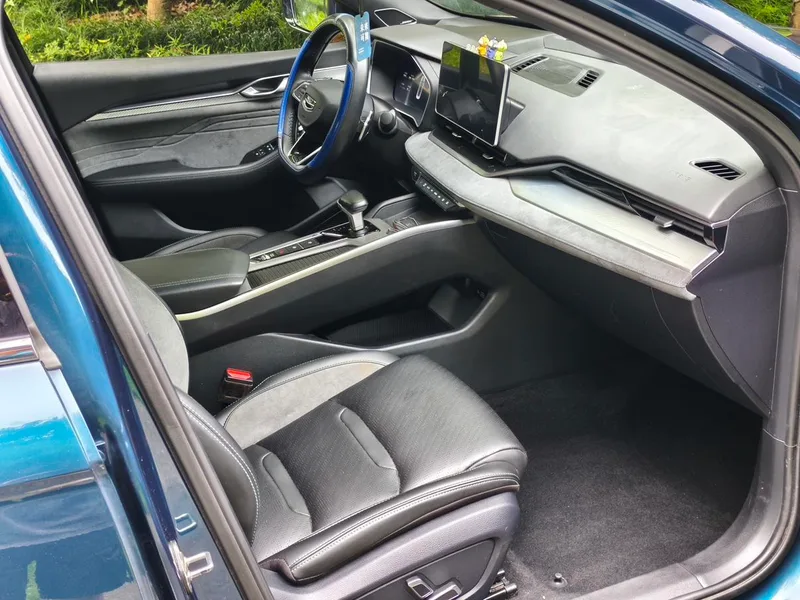 Geely Preface 2023 2.0T Solo esta versión verde interior foto 10