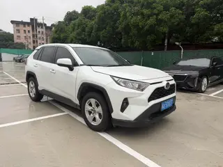 Toyota RAV4 2023 2.0L CVT Двухприводная городская версия экстерьер фото 3