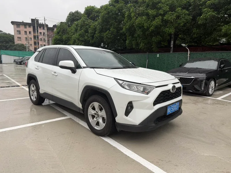 Toyota RAV4 2023 2.0L CVT Двухприводная городская версия экстерьер фото 3