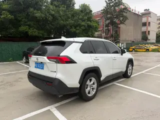 Toyota RAV4 2023 2.0L CVT Двухприводная городская версия экстерьер фото 5