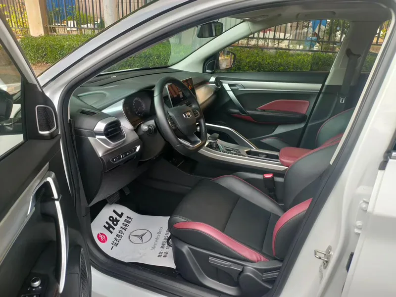 Geely Coolray 2020 240T DCT Cazador interior foto 7
