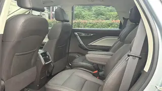Geely Jiaji 2021 Zhiqing 1.5TD MHEV DCT Acabado premium interior foto 8