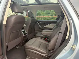 Geely Jiaji 2021 Zhiqing 1.5TD MHEV DCT Acabado premium interior foto 9